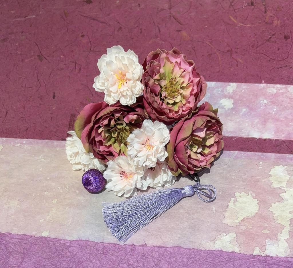 'Lexington & Canopy' Rose Set (10 Pieces, Red Tones) - Perfect for Coming-of-Age Ceremony, Graduation Ceremony, Kimono, Yukata, and Shichi-Go-San. A