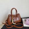 Retro niche woven pattern bag women's new high-end versatile messenger bag small bag