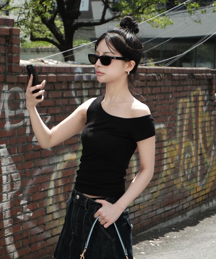 Neo Unbalanced Slim Top Black
