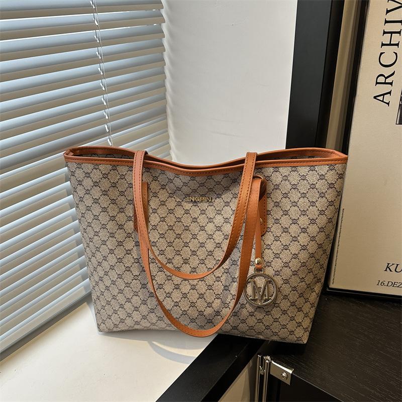 Fashion High Sense Underarm Bag Women's New Trendy Women's Bag Shoulder Bag Large Capacity Commuting Versatile Hand Carry Tote Bag