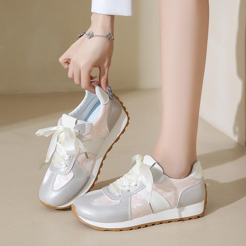 

Женская обувь Спортивные одинарные туфли Немецкие тренировочные туфли Дышащие повседневные легкие сноубордические туфли Студенческая универсальная обувь 40