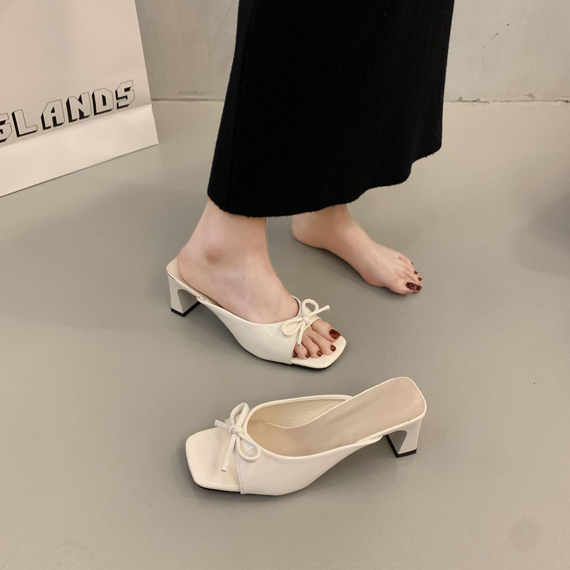 

French bow thick heel cool slippers women s outerwear 2025 new summer large size fish mouth open-toed high heels 42 бежевый