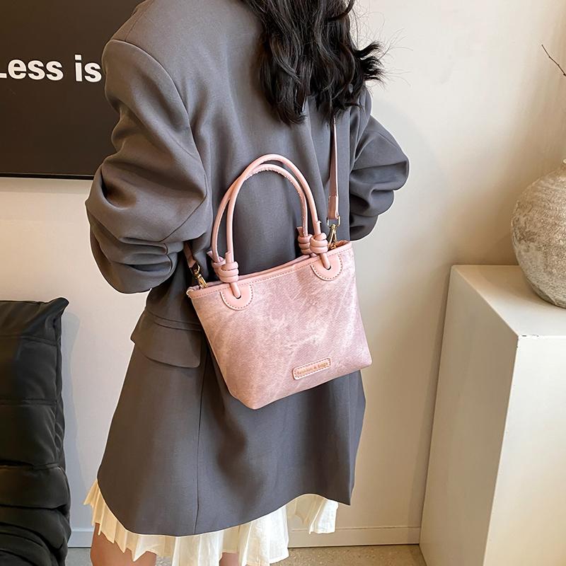 Fashionable Handheld Bucket Bag for Women Korean Edition Instagram Trendy Versatile Shoulder Bag  Summer New Casual Crossbod