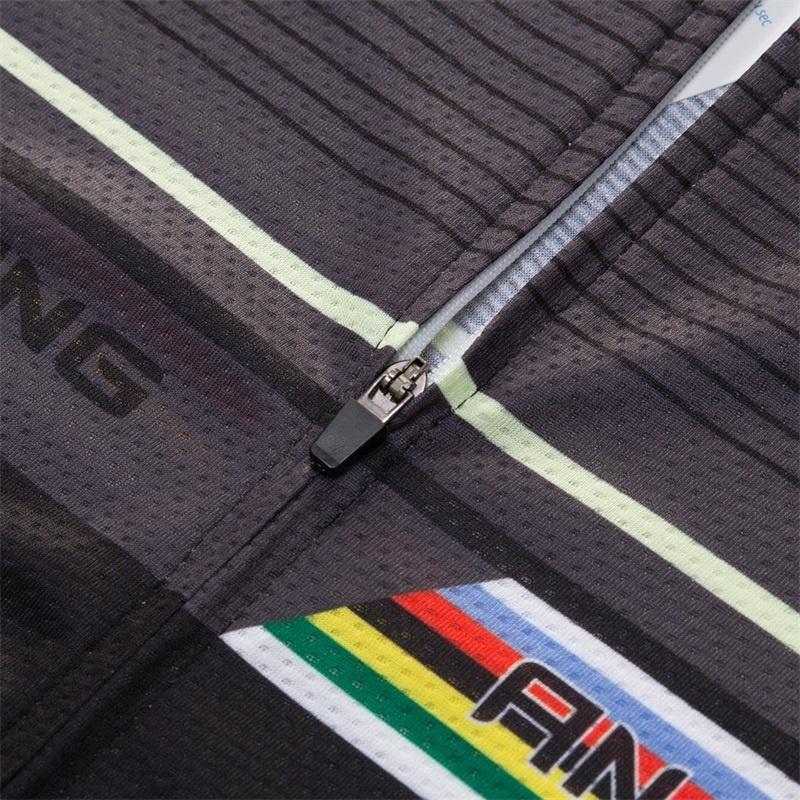 Anti-Schweiß-Kurzes Radtrikot Schwarze Trägerhose Fahrradbekleidungsset Sporttrikots Bunte Streifen Schwarze Herren Radsportbekleidung Anzüge