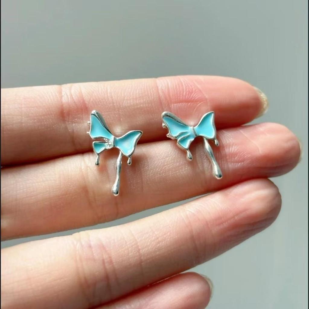 Minimalist French Drop Earrings: Retro, Sweet, Versatile Design with Light Luxury and Unique Personality