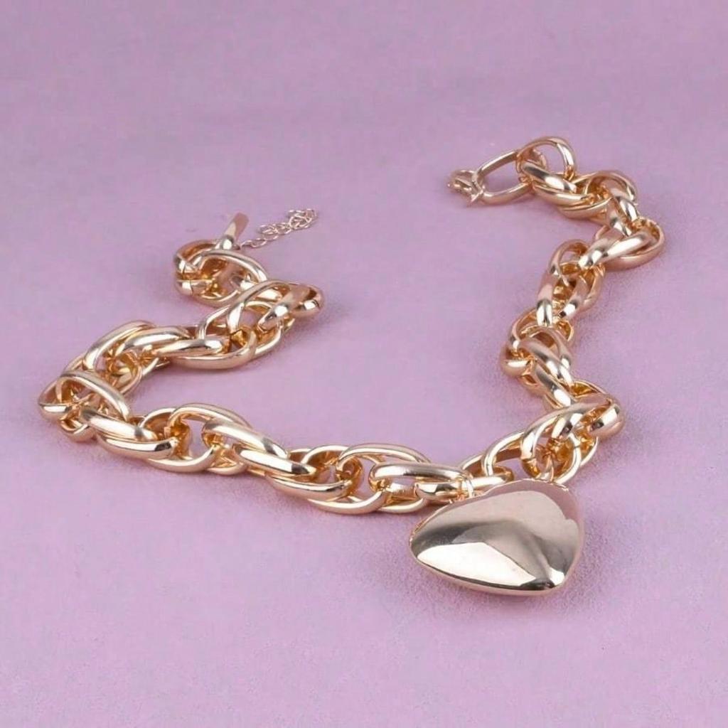 1 Fashionable, Lightweight and Luxurious Heart-shaped Pendant Necklace, Bohemian Style Hollowed Out Necklace, Daily Wear, Gift Giving