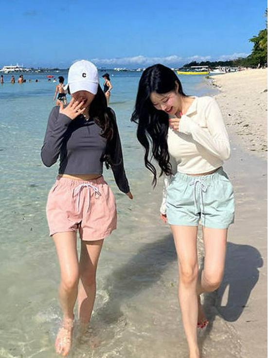 Women's Korean Style Slimming 3-Piece Swimsuit Set: Long Sleeve, Shorts, Sunscreen.
