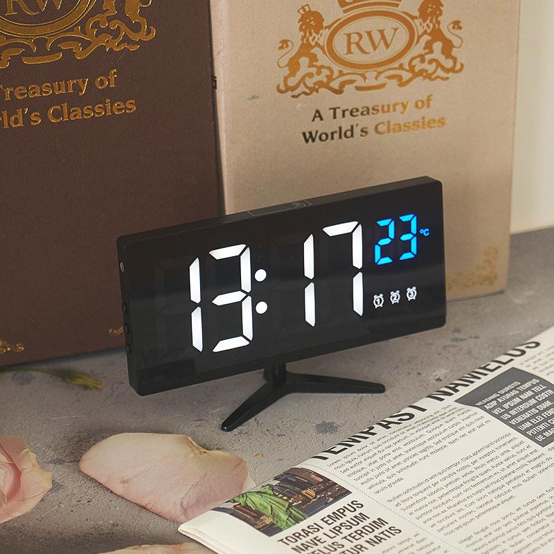 Simple Clock Upgrade Electronic Clock with Same Screen Temperature Display Three Sets of Alarm Clocks Gift Clocks