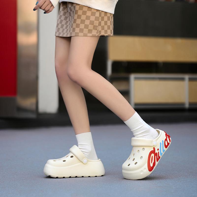 Graffiti pattern hole shoes women's summer wear non-slip and non-smelly feet beach sandals heightened thick-soled toe slippers