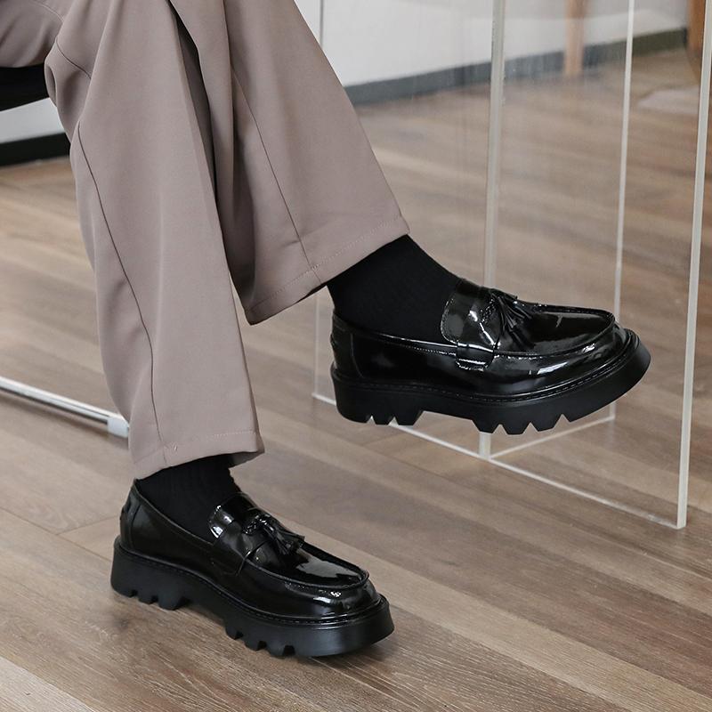 Brand New Slip-On Thick Soled Casual Leather Shoe Korean Style Fashion Round Head Handmade Leather Fringe Lazy Loafers Men Shoes