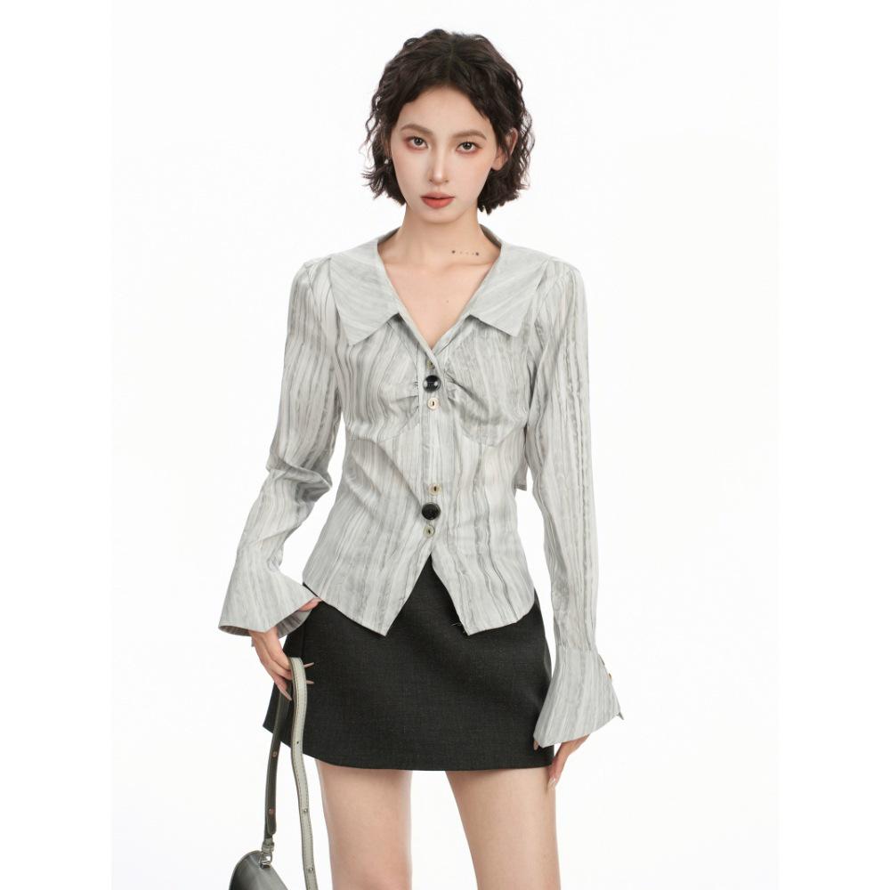 

Women s Gray V-neck Shirt with Flare Long Sleeves, Tie-up Waist-cinching Design – Perfect for Spring and Autumn. S сірий колір
