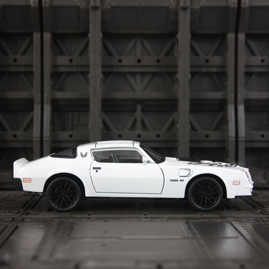 1:32 Simulation Pontiac Firebird Alloy Car Model Ornament Collection Steering Shock Absorber Sound and Light Return Car Gift