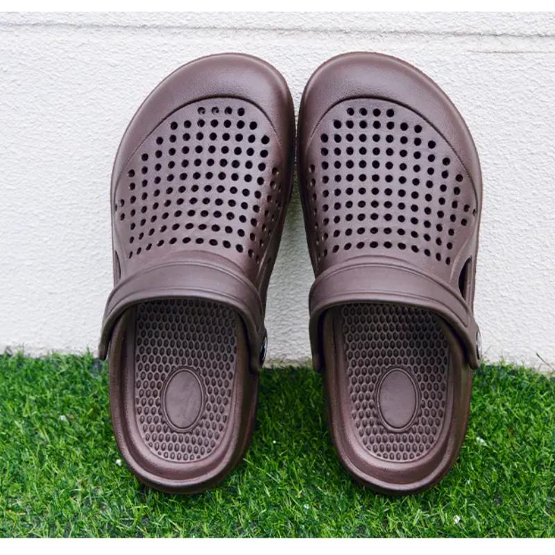 

Новая летняя обувь с дырочками, мужские уличные сандалии и шлепанцы большого размера, мужские тапочки с мягкой подошвой и нескользящим носком, пляжная обувь 40 коричневый