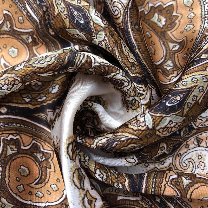 Luxus-Design 70*70cm Seiden-Quadrat-Schal mit Pferde-Print Damen Weiches Satin Haarband Halstuch Büro Hijab Stirnband Foulard Geschenk