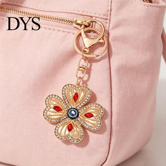 Keychain Pendant Rhinestones Inlaid Four-Leaf Clover Design Key Four Leaf Chain with Anti-Oxidation Lobster Clasp Decorative Backpacks Accessory Wear