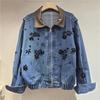 Jaqueta Jeans Feminina de Inverno 2025: Patchwork Color Block com Flores Bordadas 3D e Lantejoulas.