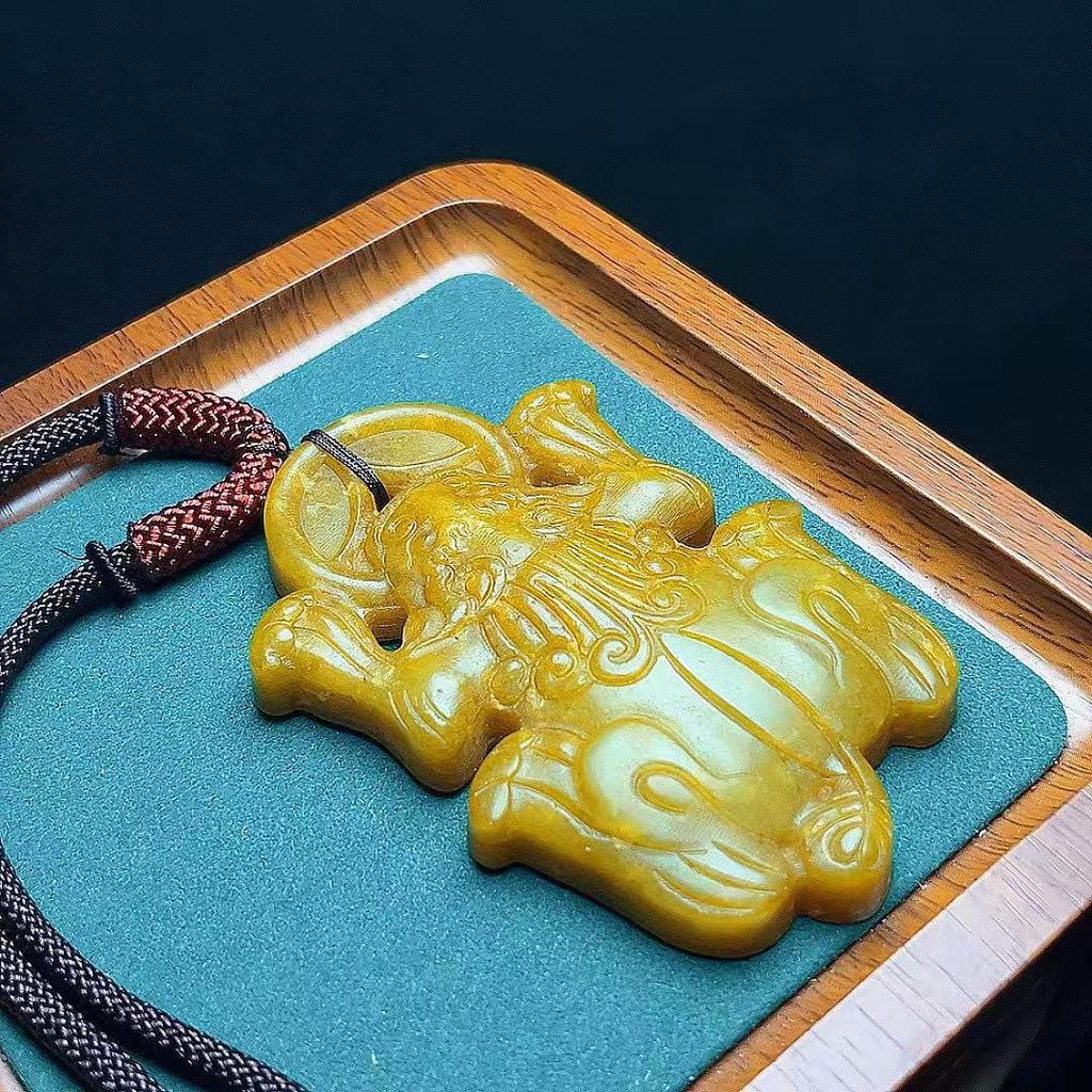 Ancient Han Dynasty Style Xiuyan Jade Pendant Ornament