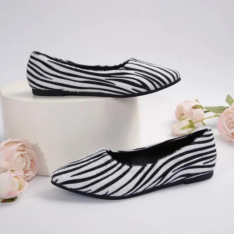 Spring and Autumn Plaid PU Flat Shoes Women, Soft Sole Simple Business Design, Suitable for Commuting Career Work