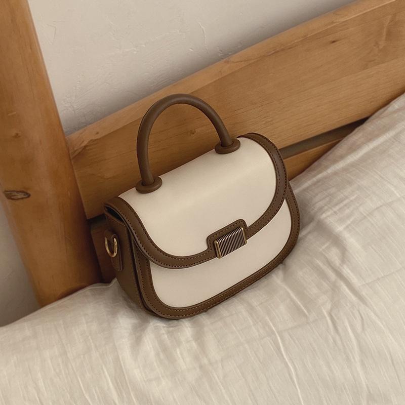 IELGY retro portable simple fashion shoulder messenger bag