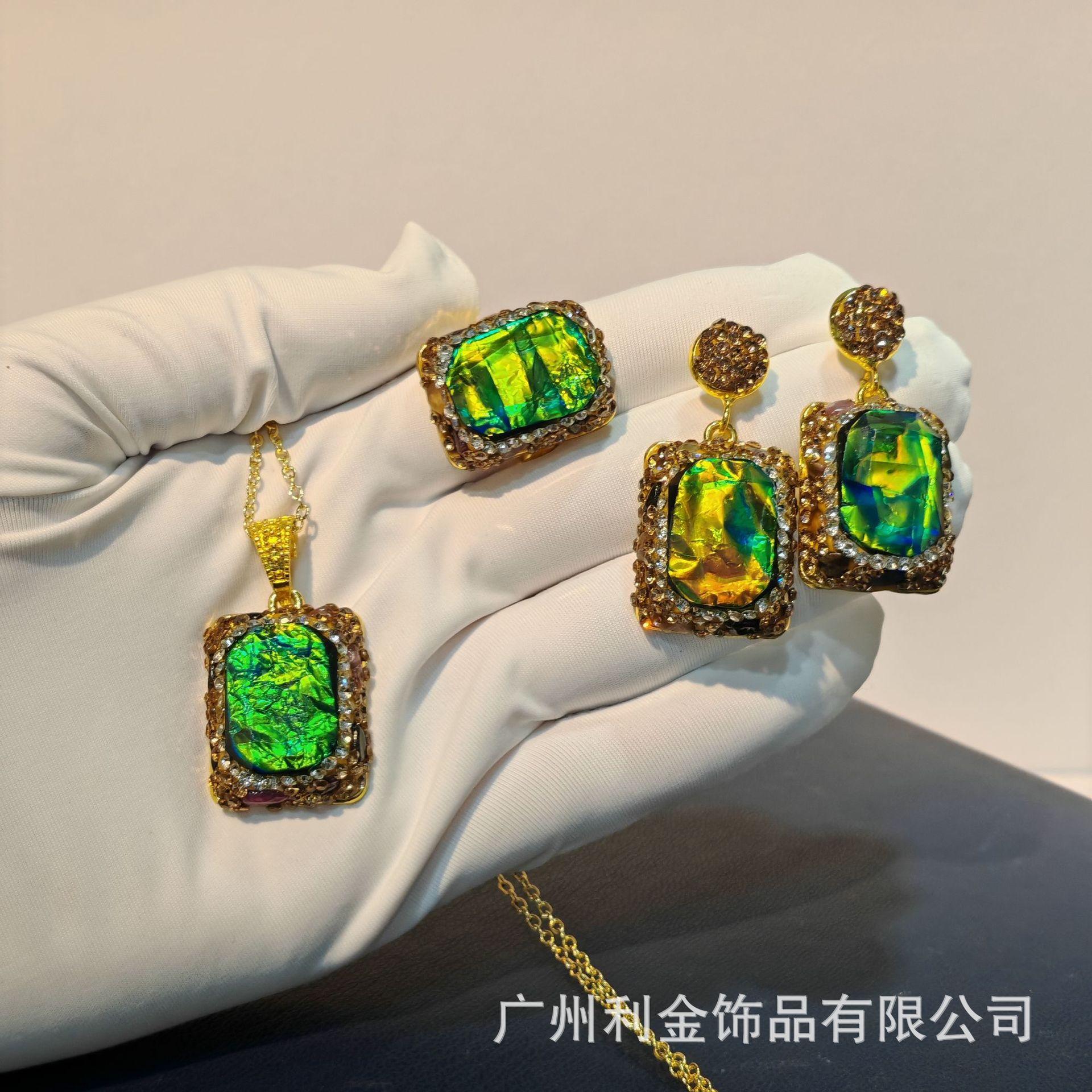 New product imitation Opal three-piece set, French light luxury fashion small set, color-preserving electroplating and beautiful design