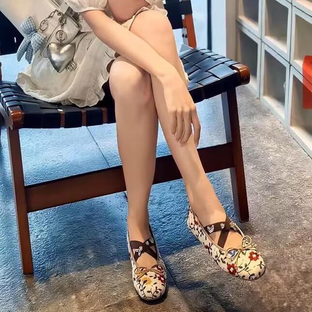 Fashion New Mesh Breathable Ballet Flats Women Luxury Designer Embroidered Flower Mary Jane Shoes Light Comfort Low Heeled Summer Flats