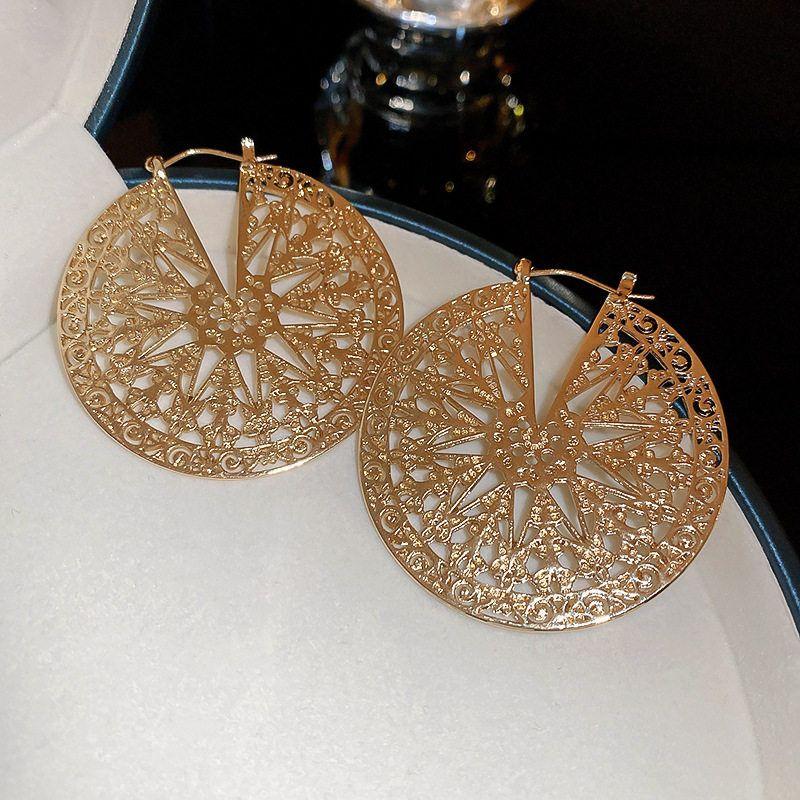European and American Hollow Disc Metal Ear Cuff Retro Design Exaggerated Earrings Minority Fashion Fancy Earrings for Students Earrings-Gold