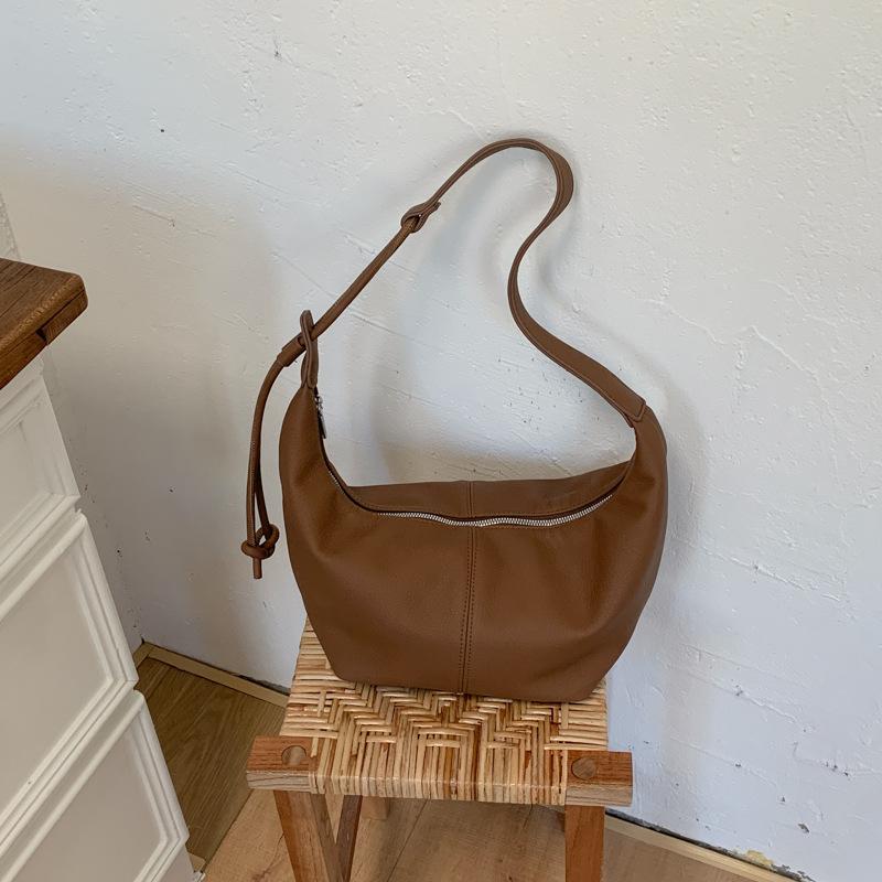 Large-capacity bag women's 2026 spring new casual messenger bag high-value simple shoulder dumpling bag