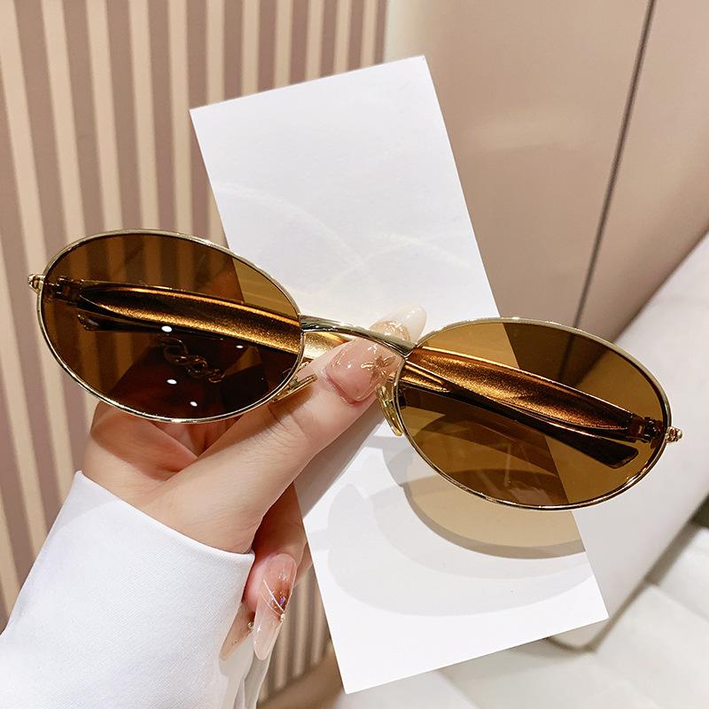 Trendy Fashion Wide Thick Metal Frame Sunglasses Oval Small Frame High-end Runway Sunglasses 2026 New Model