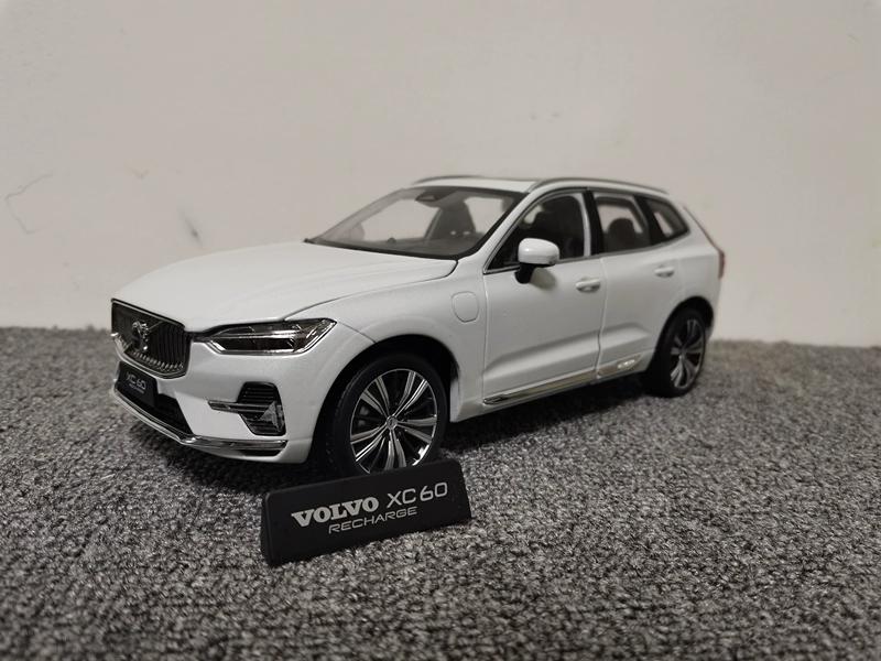 Official Volvo 1:18 Scale Alloy Car Models - XC60, XC90, S60L, Die-Cast with Factory Metallic Paint, Collector's Display Model