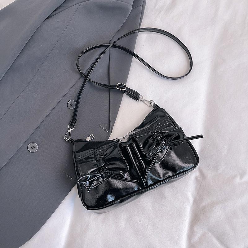 Large capacity bag women's spring 2025 new fashion niche design shoulder messenger bag underarm pillow bag