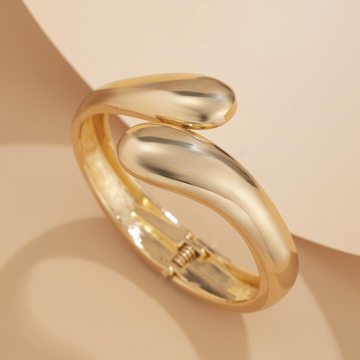 

Геометрические весенние браслеты для женщин, золотые, серебряные, преувеличенные, панк, многослойный, металлический, большой, жемчужный браслет, модные, праздничные, ювелирные аксессуары