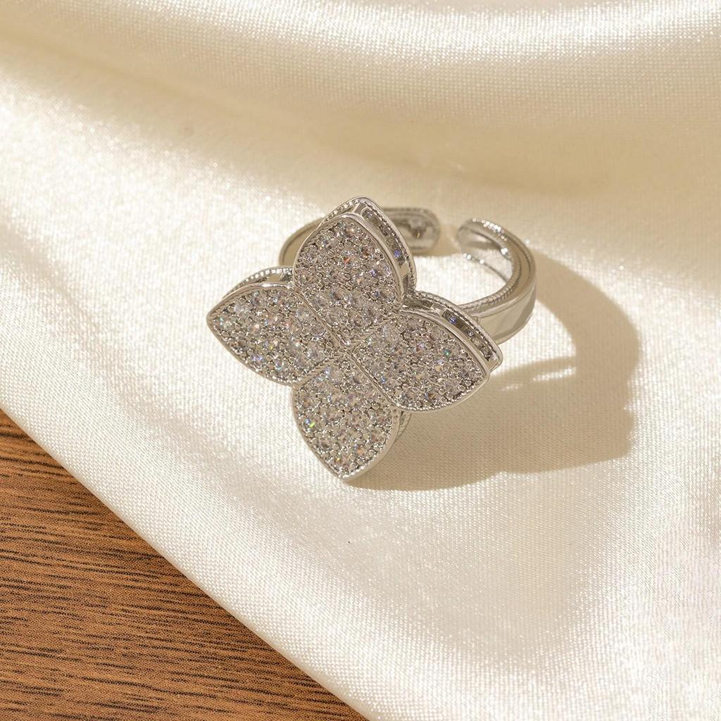 Hollow Rhombus Two-Tone Diamond-Studded Four-Leaf Clover Zirconia Ring for Women