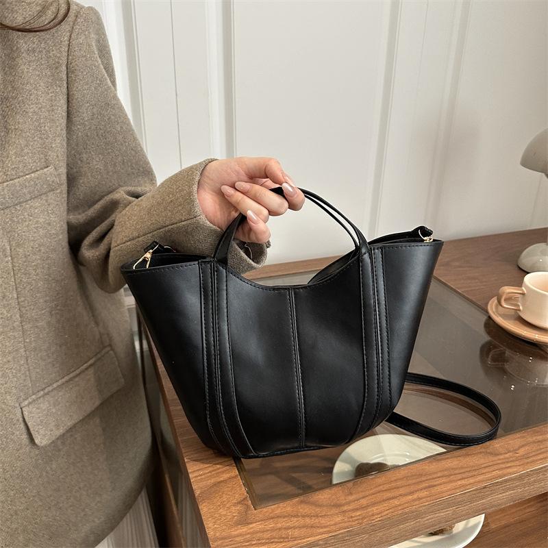 

Модная высококачественная текстура новая универсальная женская сумка однотонная ретро повседневная для поездок на работу легкая темпераментная сумка-мессенджер чёрный