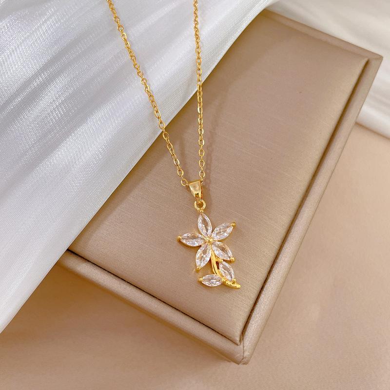 Leaf Flower Light Luxury Temperament Gorgeous Full Diamond Necklace Female Versatile Collarbone Chain Titanium Steel Chain
