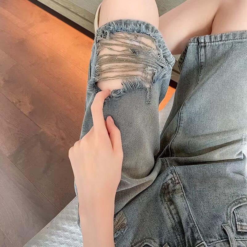 Damen Nostalgische Blaue High-Waist Ripped Denim Shorts - Lockere Passform, Mittellang, Weites Bein für Birnenförmige Körper.