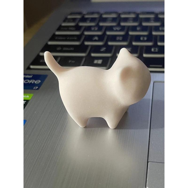 Ivory Nut Eyeless Cat Ornament: Elegant Walking Cat Carving Gift