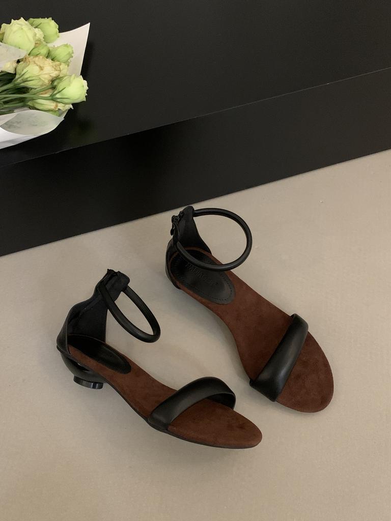 French niche design low-heeled sandals women's 2025 summer new leopard print open-toe one-word buckle strap Roman shoes