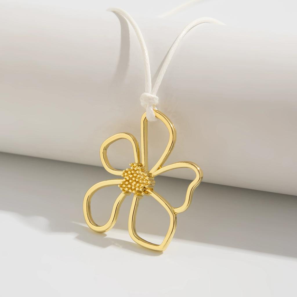 Personality niche flower pendant necklace women's sweet style alloy large flower hollow choker necklace