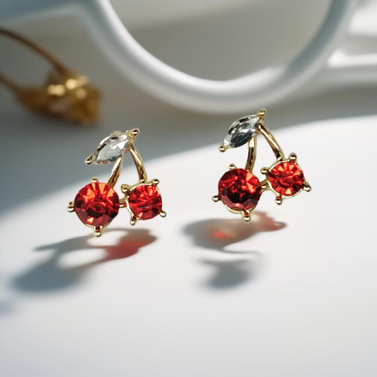 

Elegant Red Cubic Zirconia Cherry Ear Studs for Women - Trendy High-End Luxury Earrings вишня/красный