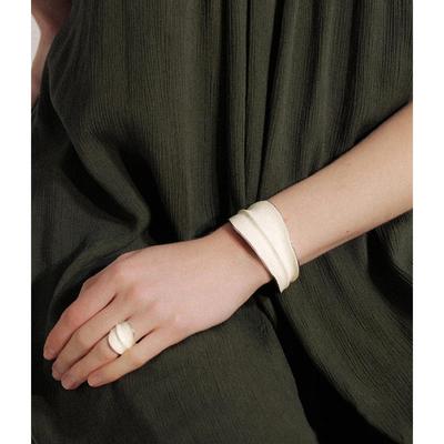 Weißes Emaille Blattdesign Armband- & Ring-Set - Cool, Robust, Hochwertiges Finish