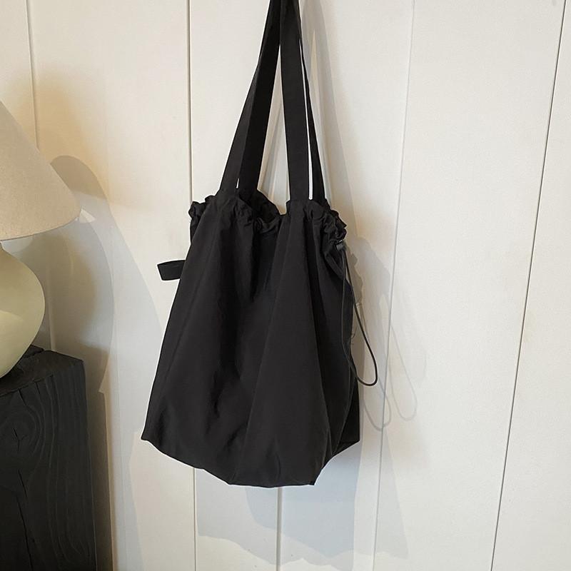 

Trendy Korean Style Nylon Tote Bag With Comfortable Single Strap For Everyday Use чёрный