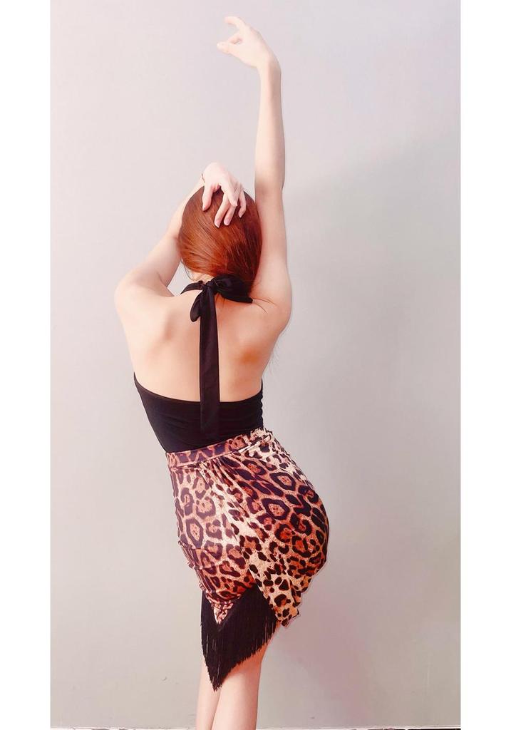 Sexy Schwarzer High-End Latein-Tanzrock mit unregelmäßigen Fransen für Cha-Cha und Samba