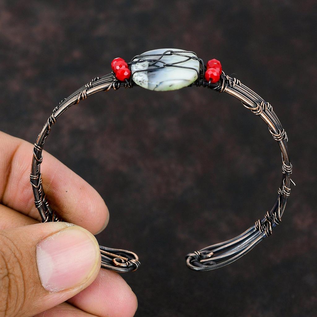 Dendritenopal Armreif Rote Korallenperlen Armspange Kupferdraht gewickelter Schmuck Verstellbarer Armreif Draht gewickelter Armreif Edelsteinschmuck
