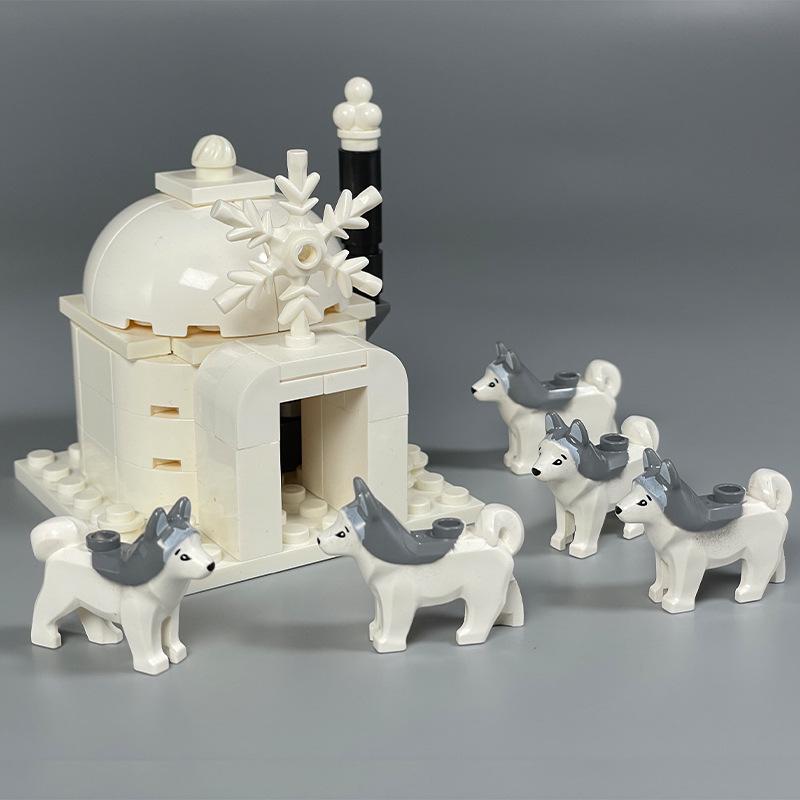 Beleuchtetes arktisches Tier-Baustein-Set: Pinguin, Eisbär, Husky & Wolf Iglu.