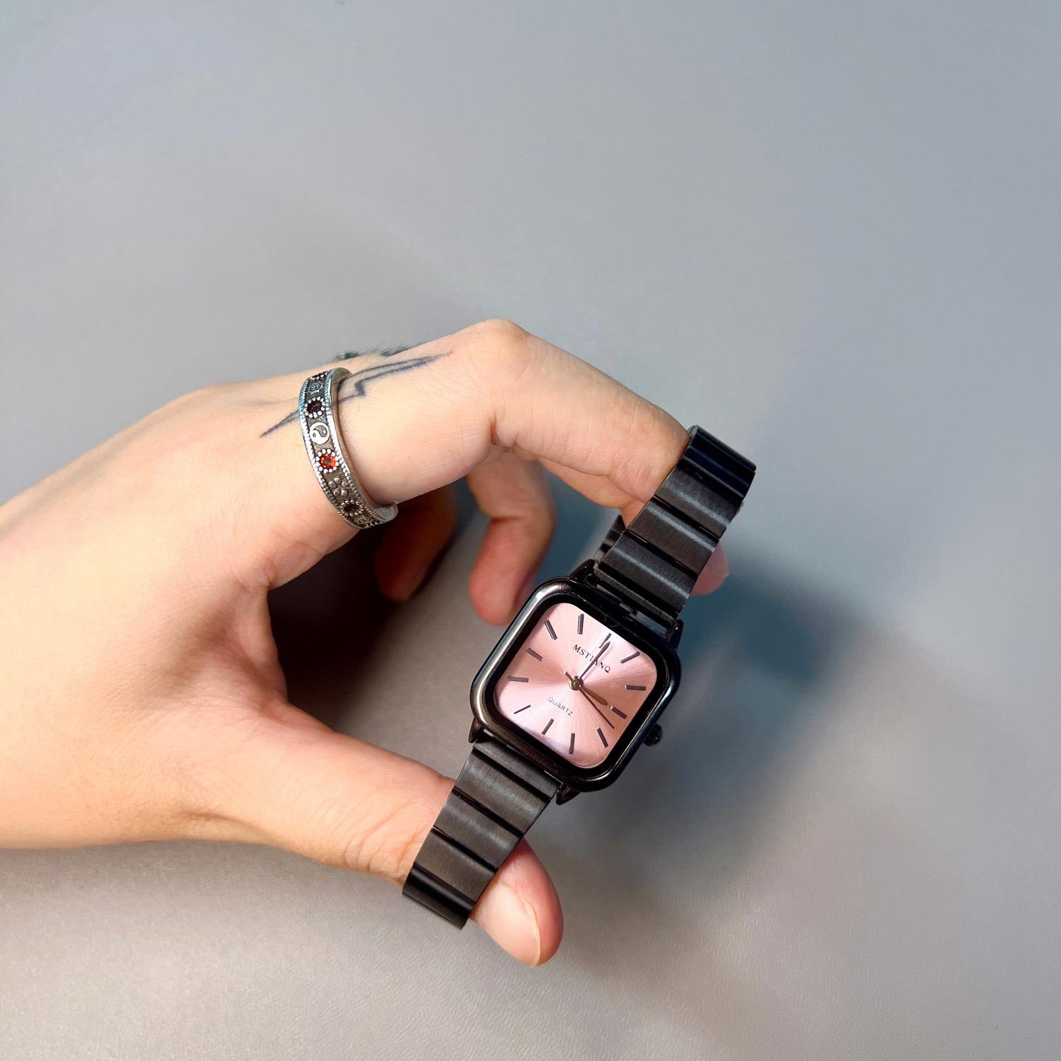 

Женские часы Бизнес Роскошные женские модные кварцевые часы Простые шкалы Квадратные женские кварцевые часы из нержавеющей стали