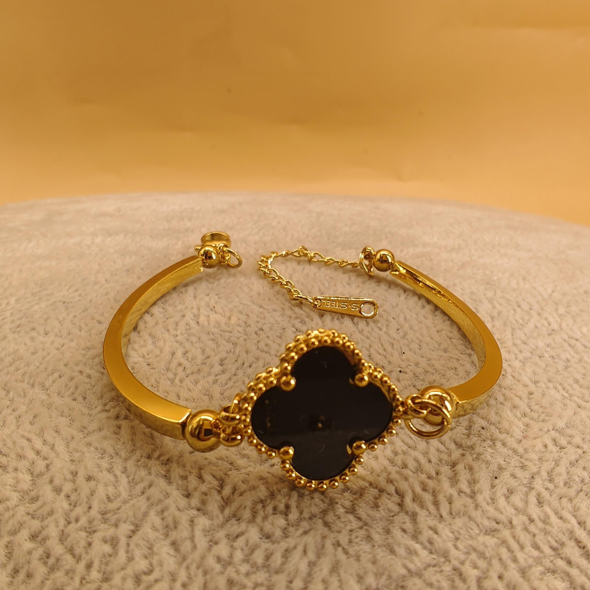 

Невыцветающий антиаллергенный модный индивидуальный блестящий браслет женский классический браслет с четырьмя листами клевера универсальный женский браслет чёрный