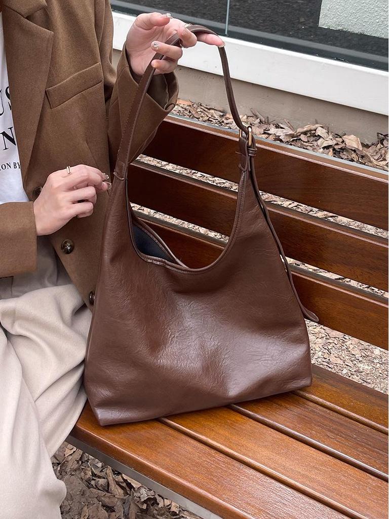 Women's Large-Capacity Retro Soft Leather Shoulder Bag - Autumn/Winter 2023