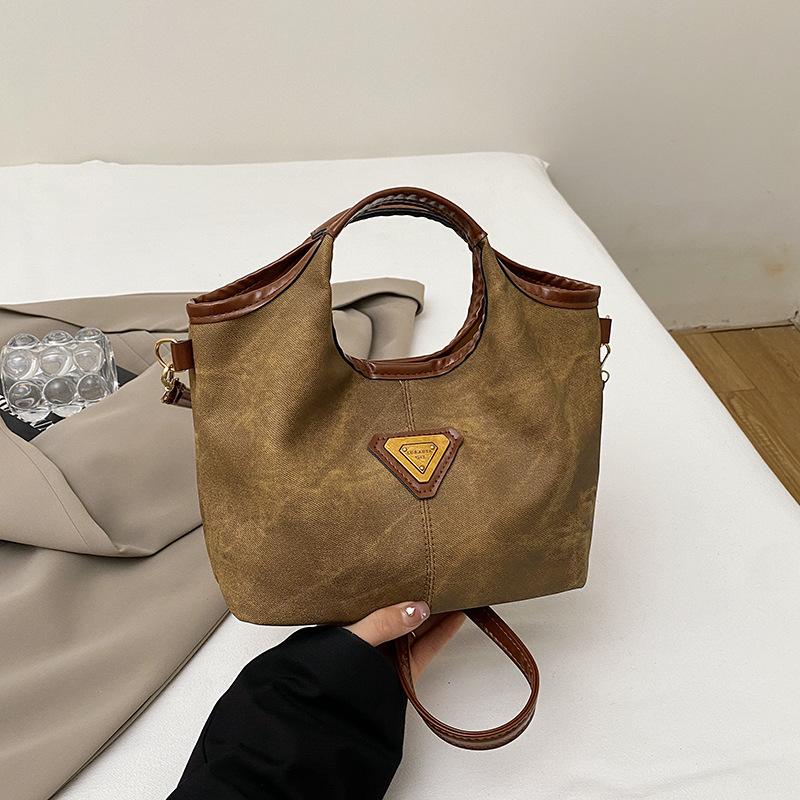 2025 winter new Korean version personalized fashion portable bucket bag retro high value commuter shoulder messenger bag