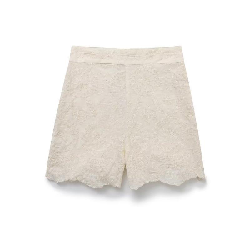 

Летняя уличная мода: Вышитый комплект топ и шорты для женщин Medium