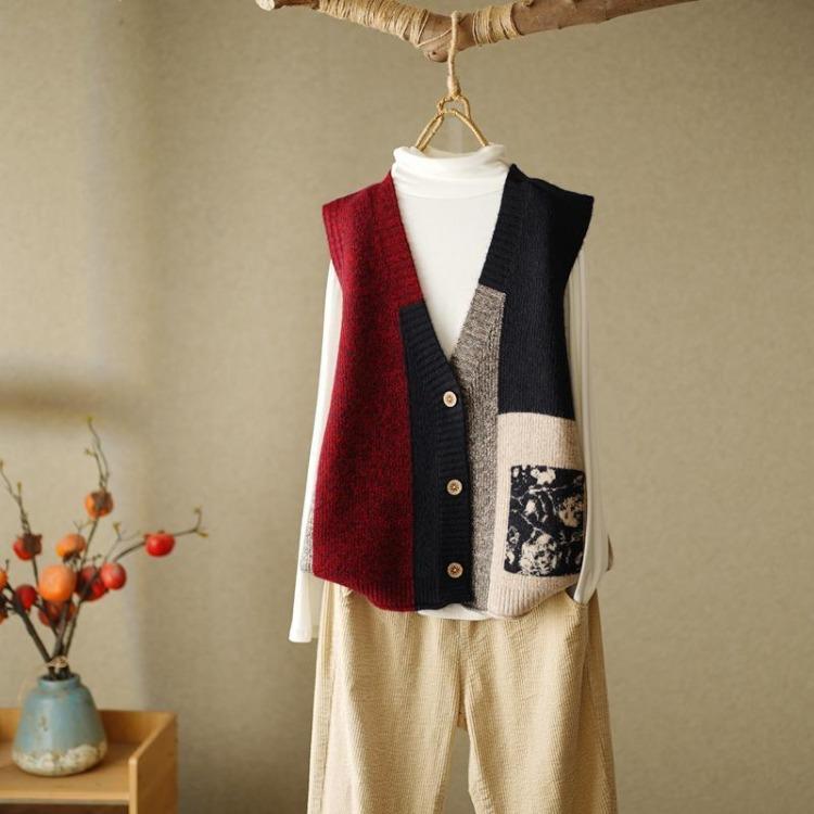 Women Fashion Retro Knitted Vest Cardigan Loose Small Sweater Tank Top Female Autumn Winter 2026 Outwear Design Sense